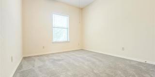 422 W Oak Street Gallery 23