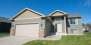 Move‑In Ready NW Rochester Home with Finished Lower Level Gallery 1