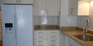 Huge 4 bedroom unit with A/C,  in-unit laundry and parking in Oak Square! Gallery 14