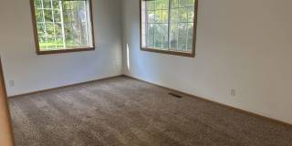 MOVE-IN SPECIAL! $500 OFF FIRST MONTH'S RENT! Large 4-Bedroom, 3-Bathroom House Gallery 11