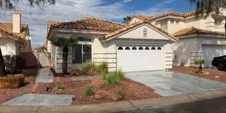 Beautiful 3 bedroom 2 bathroom home with Pool! Gallery 1