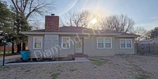 Stunning 3_Bed Home with Two Primary Suites & a Pool! Gallery 1