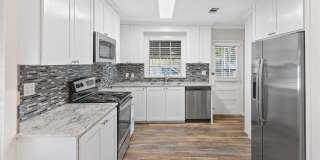 Charming 2-Bedroom Home in the Heart of Port Allen's Garden District Gallery 1