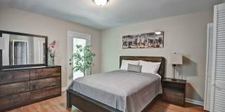 FURNISHED: Modern 6 Bdrm (7 beds) Home with BBQ, Foosball, HotTub & Private Pool - Close To Airport&Downtown Gallery 32