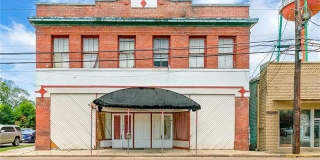 302 E RAILROAD Avenue Gallery 1
