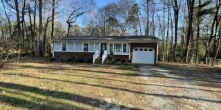 3 bd 1.5 ba Ranch with a garage and screen in deck Gallery 1