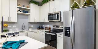 Jade at North Hyde Park Gallery 32