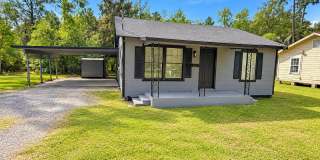Inviting 3-Bedroom Vidor Home on a 28,837 Sq Ft Lot Gallery 1