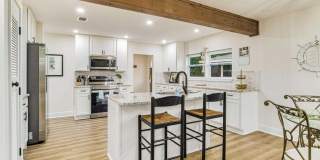 814 W Gonzalez St Gallery 22