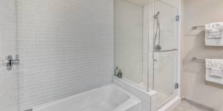 Sky Ala Moana #1701: Spacious Condo w/ Ocean Views Gallery 24