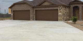 LUXURY TOWNHOME LOCATED IN PECAN PARK, BASTROP, TEXAS! Gallery 1