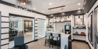 Vintage Foxland Apartments Gallery 22