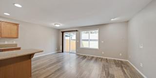 Stunning townhouse in Canby- 3 bed / 2.5 bath , garage, AC Gallery 9