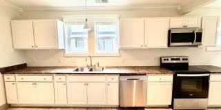 3 Bed, 2 Bath Home w/ Fenced Backyard Gallery 5