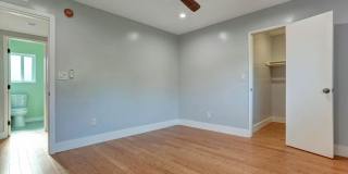 5726 Woodman Ave Gallery 22