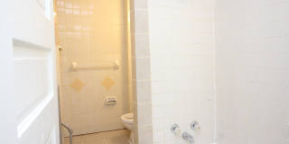 Spacious 5BD/1BA Remington Home w/ W/D! Available 7/15 Gallery 21