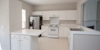 2 Bedroom 2.5 Bath with Lake View in Morrisville, NC! Gallery 8