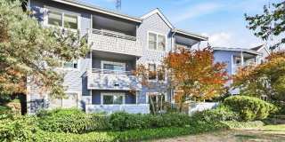 Top-Floor Queen Anne Condo, quiet residential setting with Space Needle Views Top-Floor Queen Anne Condo, quiet residential setting with Space Needle Views Gallery 1