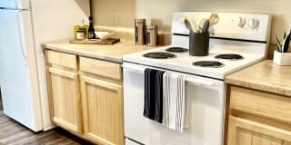 Deer Creek Apartments Gallery 1