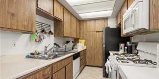 1037 W Francis St Apt F Gallery 6