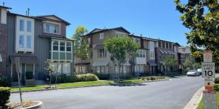 3 Bed + 3.5 Bath + Bonus Room in Tustin Field Townhome Gallery 1