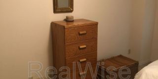 382 Glenn St Gallery 19