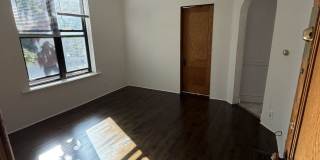 2701 N Troy 2701 N Troy Gallery 1