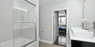 161 W Harrison St Gallery 21