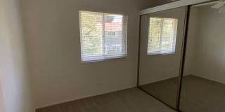 Huntington Continental: 4 Bedroom 1.5 Bath Attached Townhouse Gallery 9