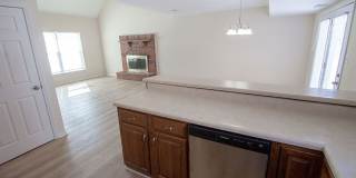 Spacious 3 bedroom duplex with 2.5 baths. Gallery 13