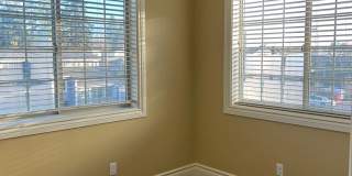 (919) Triplex Townhome - 2 Bed / 2.5 Bath w/Bonus Room Gallery 14