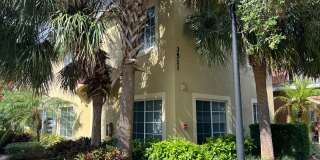 Beautiful 3-Bedroom 2.5 Bath Townhome in Lakeside Village Gallery 1