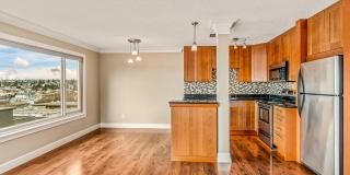 1 Bedroom 1 Bathroom Eastlake Condo W/ Stunning Views Gallery 8