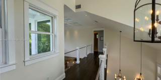 545 SW Indianola St Gallery 35