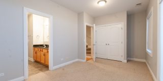 Beautiful Three Bed, 2.5 Bath Townhome in Mont Clare! Gallery 9