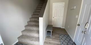 Modern 3 Bedroom 2 Bathroom Townhome Gallery 15