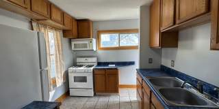 910 Union SE - Water included, Washer/dryer hook-up, Off-street parking. Gallery 3