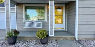 Spacious 4BR House in Edgewater Gallery 3