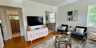 Fully furnished 1/1 Apartment Old NE Gallery 9