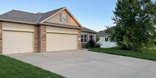 Move-in special offer!!! Spacious home in super nice neighborhood in Northwest Omaha in Elkhorn School District for under $3,000 Gallery 20