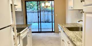 1 BD 1 BA Kirkland Ground Floor Condo with Private Covered Patio Gallery 1