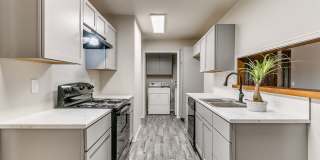 Beautiful updated home in The Village - 2 bed 1 bath Gallery 23