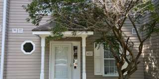 LARGE 3 BEDROOM TOWNHOME Gallery 1