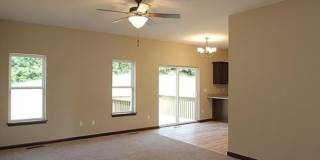 4 Bedroom Home in Mackinaw Village Gallery 5