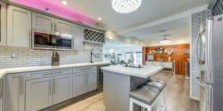 Spacious 3-Bedroom West Park Home with Private Pool Spacious 3-Bedroom West Park Home with Private Pool Gallery 8