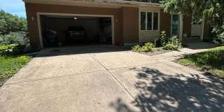 3 Bed, 2 Bath , 2 stall garage - Fenced in backyard Single Family Home in Northfield Gallery 1