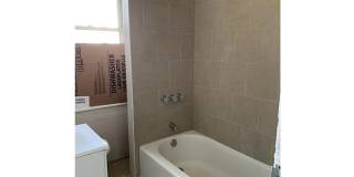 Spacious 3BR Townhouse with Modern Kitchen Hardwood Floors Available Now! Spacious 3BR Townhouse with Modern Kitchen Hardwood Floors Available Now! Gallery 4