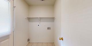 $875 + 2 WEEKS FREE RENT +  STAINLESS STEEL APPLIANCES!!!! Gallery 10