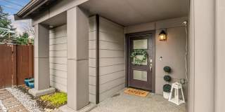 Modern Tri-Level 4BD/3.5BTH Townhouse in Lynnwood for Rent! Pet Friendly! Gallery 4