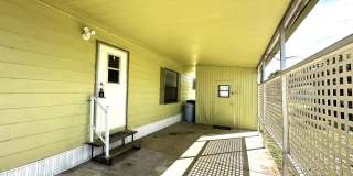 FIRST MONTH RENT FREE! Cute and Quiet 2/2 in N. Ft. Myers Gallery 6